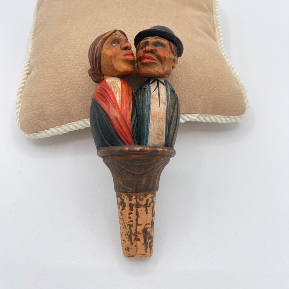 Vintage Anri Carved Wooden Kissing Couple Mechanical Cork Bottle Stopper